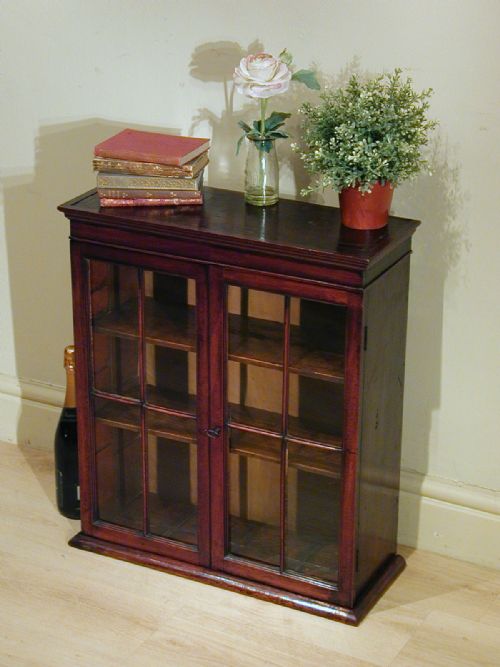A SMALL GEORGIAN DISPLAY CABINET - ADDITIONAL PHOTO 4