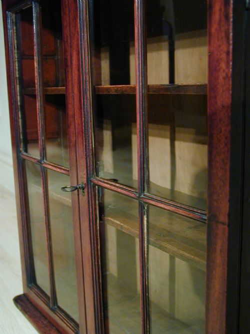 A SMALL GEORGIAN DISPLAY CABINET - ADDITIONAL PHOTO 11
