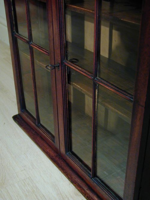 A SMALL GEORGIAN DISPLAY CABINET - ADDITIONAL PHOTO 12