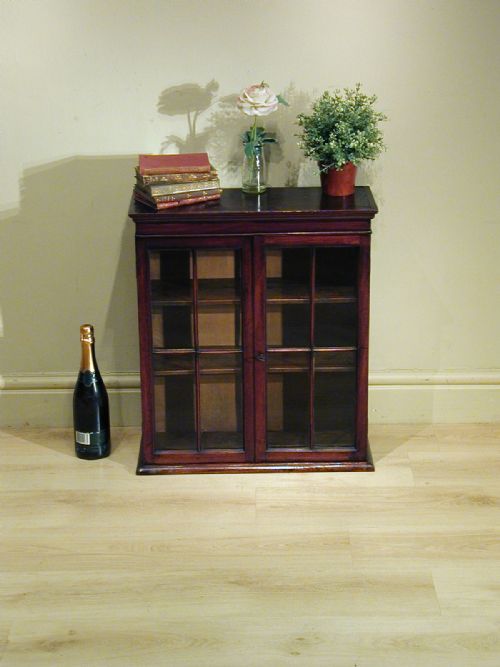 a small georgian display cabinet - CATEGORY: ANTIQUE CABINETS - DATED 1800