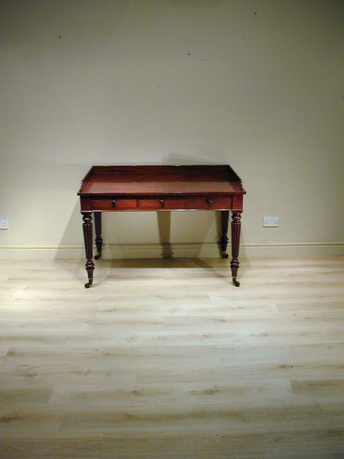 FINEST QUALITY DESK BY GILLOWS OF LANCASTER - ADDITIONAL PHOTO 1