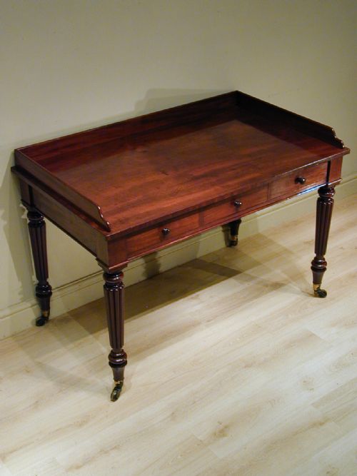 FINEST QUALITY DESK BY GILLOWS OF LANCASTER - ADDITIONAL PHOTO 4