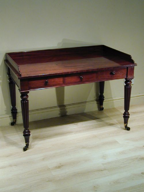 FINEST QUALITY DESK BY GILLOWS OF LANCASTER - ADDITIONAL PHOTO 5