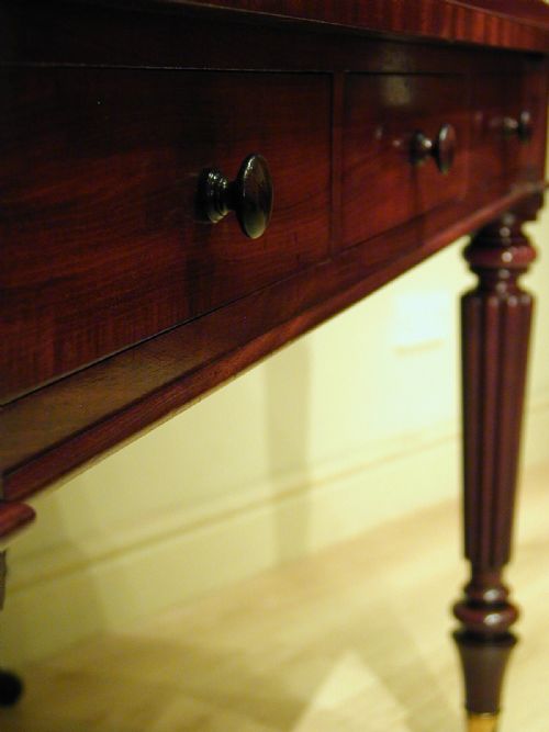 FINEST QUALITY DESK BY GILLOWS OF LANCASTER - ADDITIONAL PHOTO 10