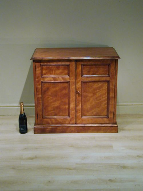 a fine two door victorian cupboard - CATEGORY: ANTIQUE CUPBOARDS - DATED 1880