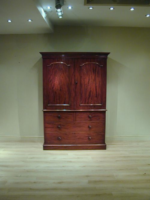 A VERY FINE 19TH CENTURY LINEN PRESS - ADDITIONAL PHOTO 1