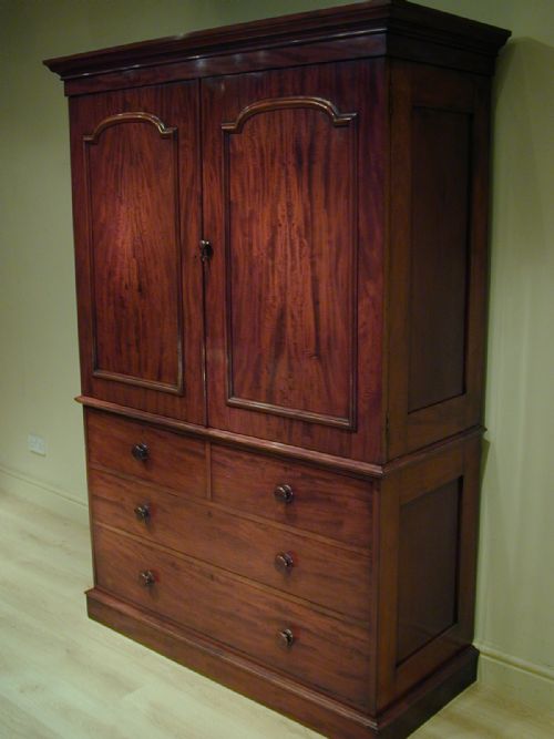A VERY FINE 19TH CENTURY LINEN PRESS - ADDITIONAL PHOTO 3