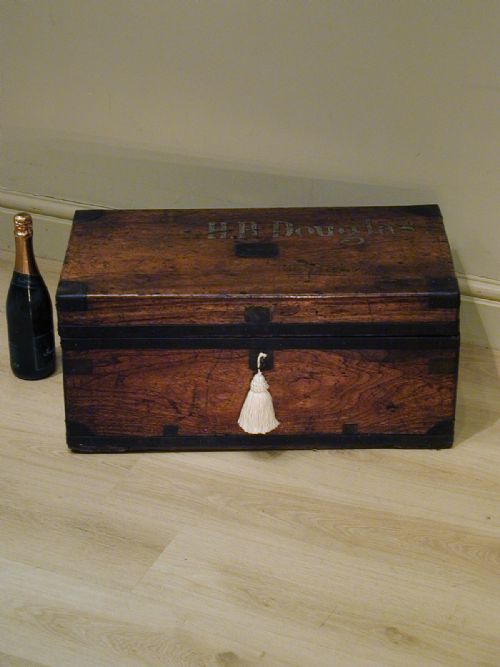AN ATTRACTIVE CAMPHORWOOD TRUNK - ADDITIONAL PHOTO 2