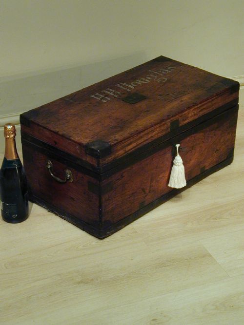 AN ATTRACTIVE CAMPHORWOOD TRUNK - ADDITIONAL PHOTO 3