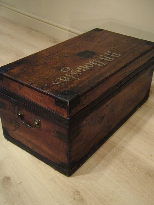 AN ATTRACTIVE CAMPHORWOOD TRUNK - ADDITIONAL PHOTO 4