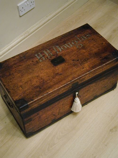 AN ATTRACTIVE CAMPHORWOOD TRUNK - ADDITIONAL PHOTO 6