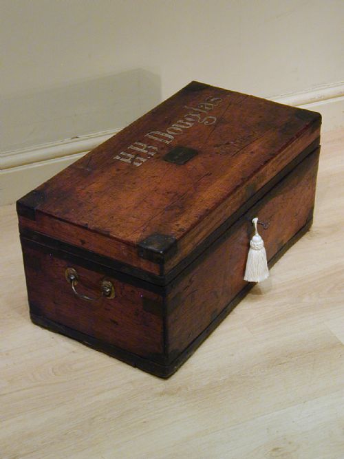 AN ATTRACTIVE CAMPHORWOOD TRUNK - ADDITIONAL PHOTO 9