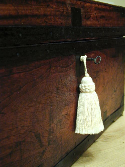AN ATTRACTIVE CAMPHORWOOD TRUNK - ADDITIONAL PHOTO 12