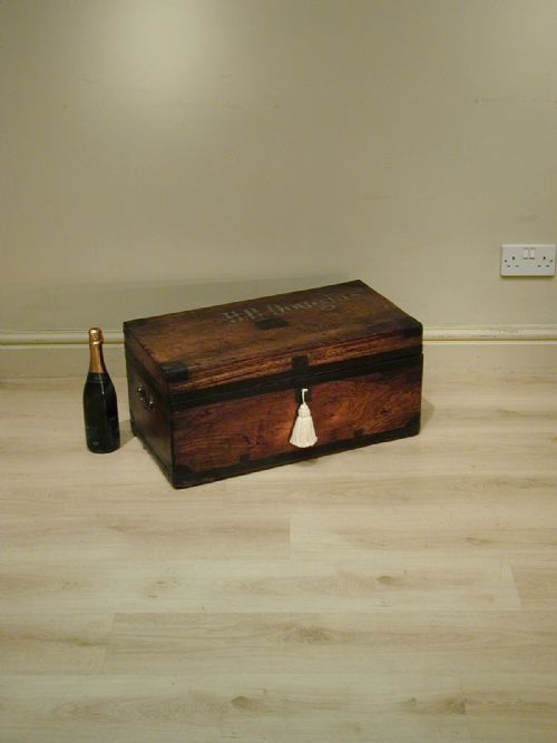 AN ATTRACTIVE CAMPHORWOOD TRUNK - ADDITIONAL PHOTO 1