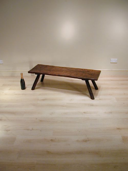 a useful low table in solid english oak - CATEGORY: ANTIQUE TABLES - DATED 1900