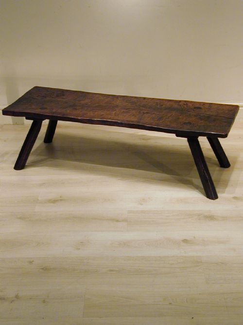 A USEFUL LOW TABLE IN SOLID ENGLISH OAK - ADDITIONAL PHOTO 1
