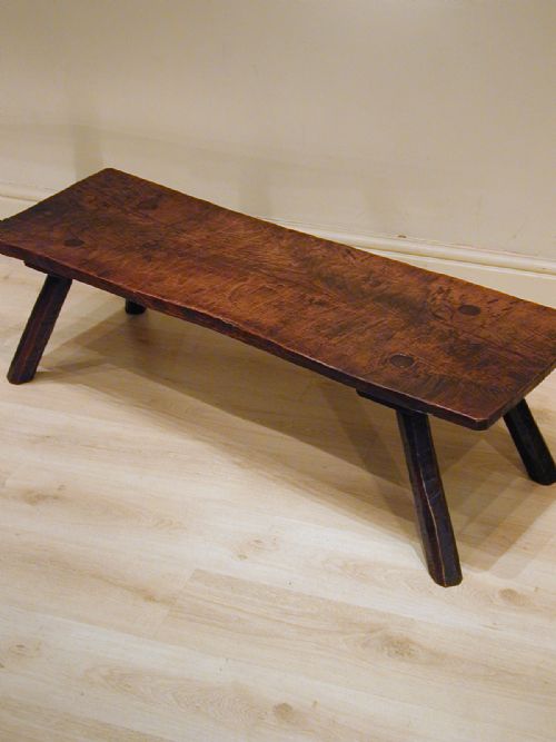 A USEFUL LOW TABLE IN SOLID ENGLISH OAK - ADDITIONAL PHOTO 2