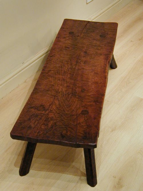A USEFUL LOW TABLE IN SOLID ENGLISH OAK - ADDITIONAL PHOTO 4