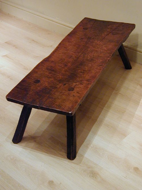 A USEFUL LOW TABLE IN SOLID ENGLISH OAK - ADDITIONAL PHOTO 5