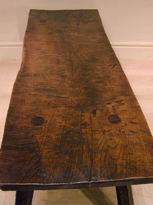 A USEFUL LOW TABLE IN SOLID ENGLISH OAK - ADDITIONAL PHOTO 7