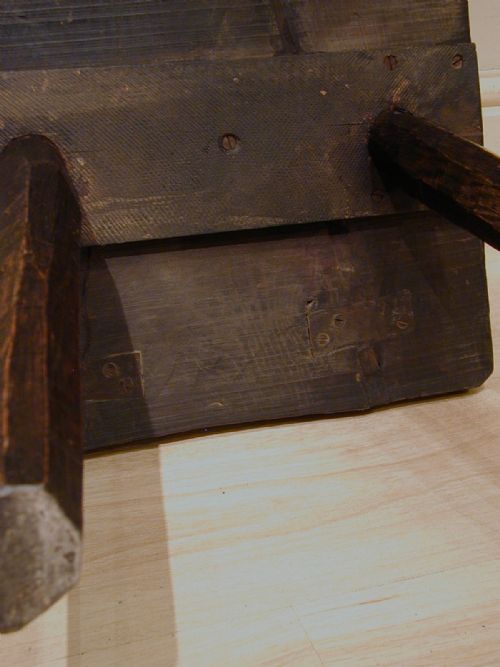 A USEFUL LOW TABLE IN SOLID ENGLISH OAK - ADDITIONAL PHOTO 9
