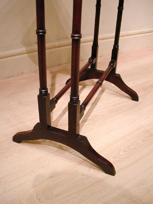 AN ELEGANT REGENCY TABLE IN MAHOGANY - ADDITIONAL PHOTO 4