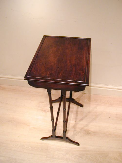 AN ELEGANT REGENCY TABLE IN MAHOGANY - ADDITIONAL PHOTO 5