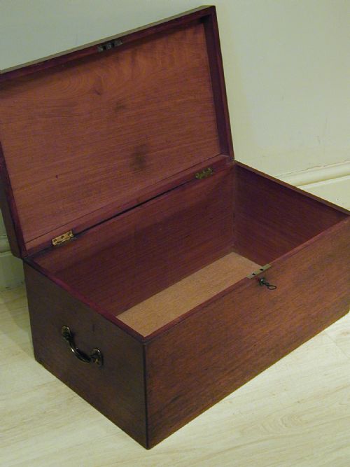 BEAUTIFUL STORAGE TRUNK IN MAHOGANY - ADDITIONAL PHOTO 3