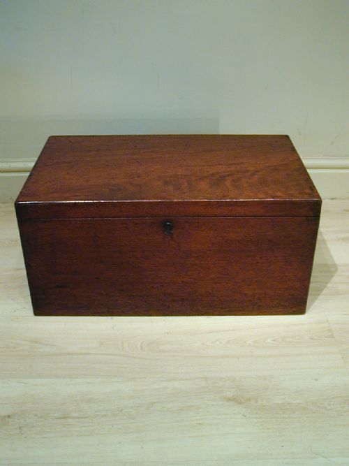 BEAUTIFUL STORAGE TRUNK IN MAHOGANY - ADDITIONAL PHOTO 4