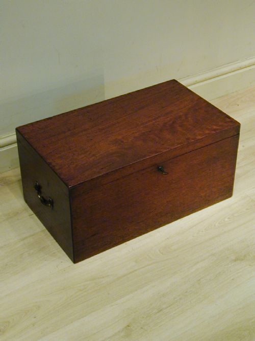 BEAUTIFUL STORAGE TRUNK IN MAHOGANY - ADDITIONAL PHOTO 5