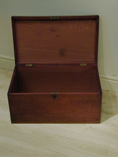 BEAUTIFUL STORAGE TRUNK IN MAHOGANY - ADDITIONAL PHOTO 8