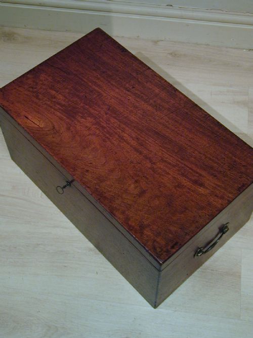 BEAUTIFUL STORAGE TRUNK IN MAHOGANY - ADDITIONAL PHOTO 10
