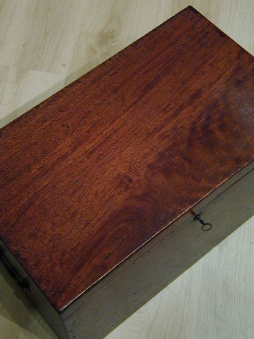 BEAUTIFUL STORAGE TRUNK IN MAHOGANY - ADDITIONAL PHOTO 11