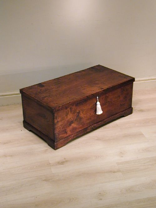 a stunning english elm trunk - CATEGORY: ANTIQUE CHESTS - DATED 1800