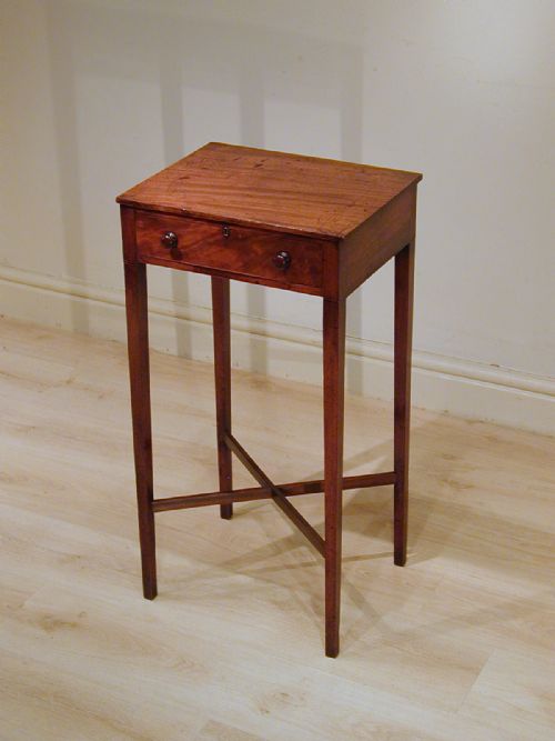 a charming little georgian table - CATEGORY: ANTIQUE TABLES - DATED 1800
