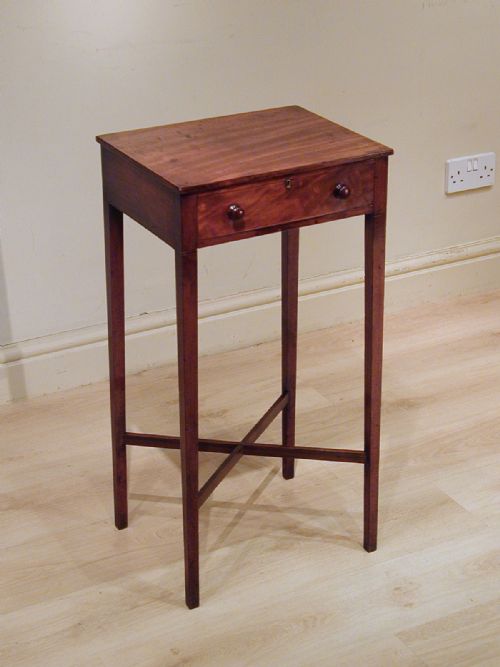 A CHARMING LITTLE GEORGIAN TABLE - ADDITIONAL PHOTO 1