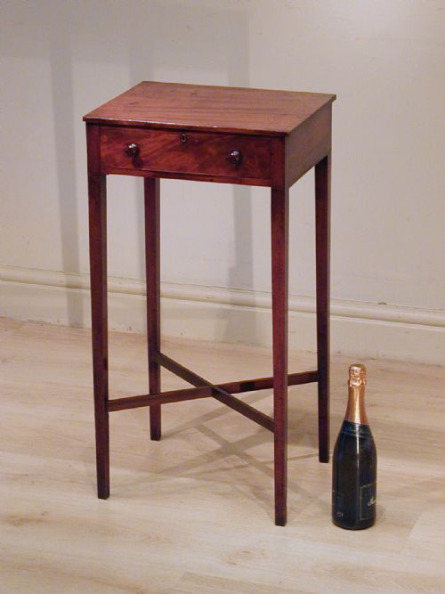 A CHARMING LITTLE GEORGIAN TABLE - ADDITIONAL PHOTO 3