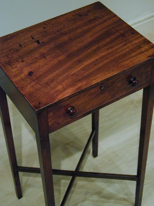 A CHARMING LITTLE GEORGIAN TABLE - ADDITIONAL PHOTO 8