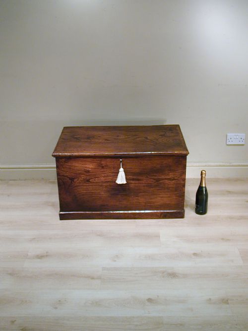 A BEAUTIFUL SOLID ENGLISH ELM TRUNK - ADDITIONAL PHOTO 3
