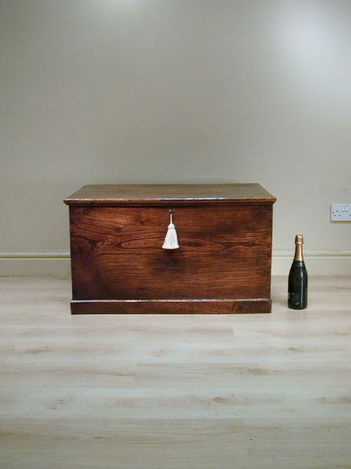 A BEAUTIFUL SOLID ENGLISH ELM TRUNK - ADDITIONAL PHOTO 4