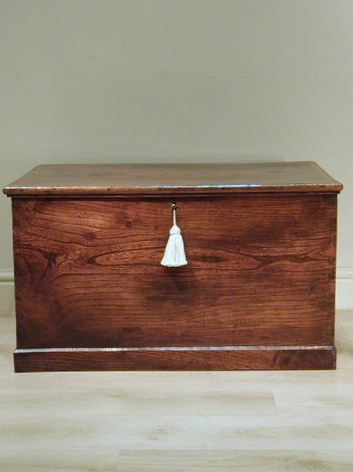 A BEAUTIFUL SOLID ENGLISH ELM TRUNK - ADDITIONAL PHOTO 5
