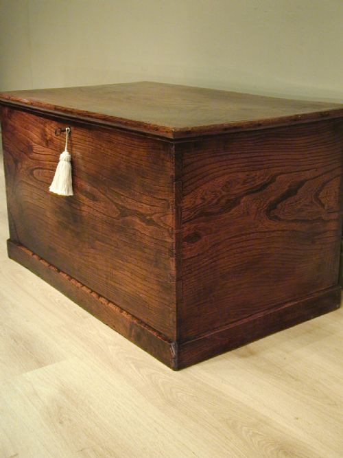 A BEAUTIFUL SOLID ENGLISH ELM TRUNK - ADDITIONAL PHOTO 7