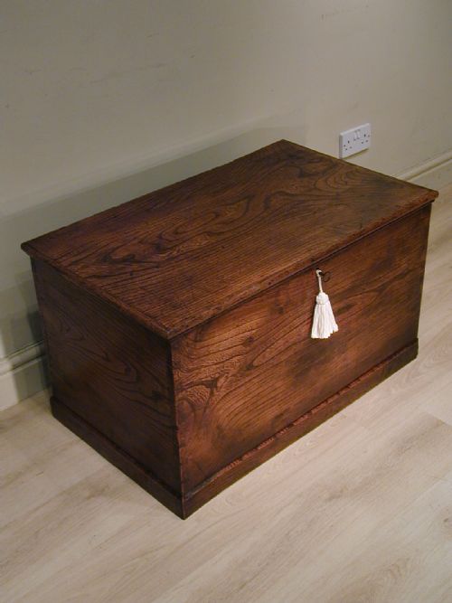 A BEAUTIFUL SOLID ENGLISH ELM TRUNK - ADDITIONAL PHOTO 9