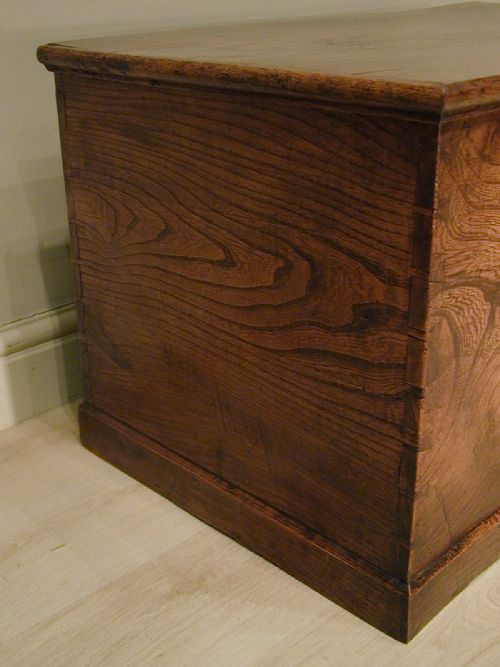 A BEAUTIFUL SOLID ENGLISH ELM TRUNK - ADDITIONAL PHOTO 10