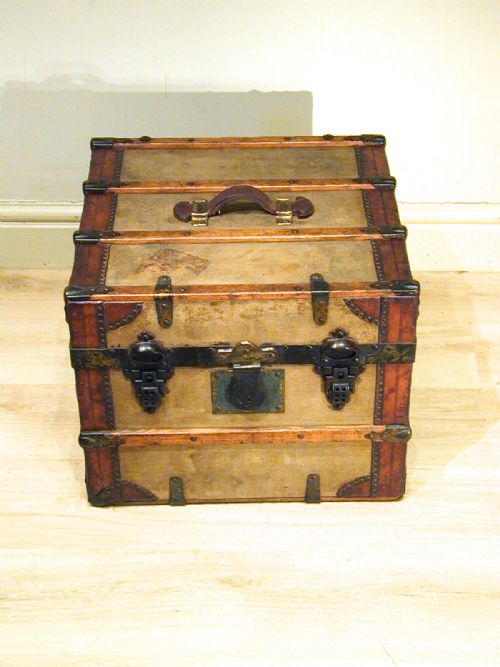 a beautiful cabin steamer trunk - CATEGORY: ANTIQUE CHESTS - DATED 1910