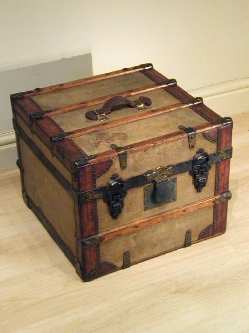 A BEAUTIFUL CABIN STEAMER TRUNK - ADDITIONAL PHOTO 1