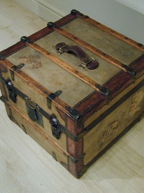 A BEAUTIFUL CABIN STEAMER TRUNK - ADDITIONAL PHOTO 6
