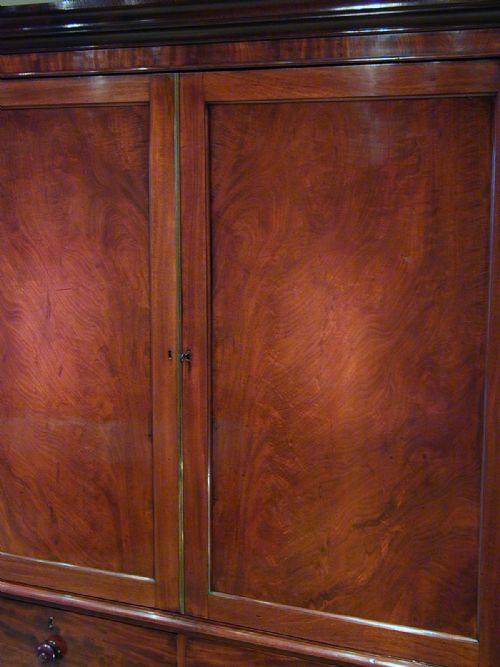 A FINE MAHOGANY LINEN PRESS - ADDITIONAL PHOTO 3