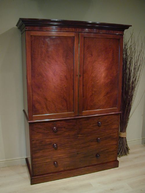 A FINE MAHOGANY LINEN PRESS - ADDITIONAL PHOTO 7