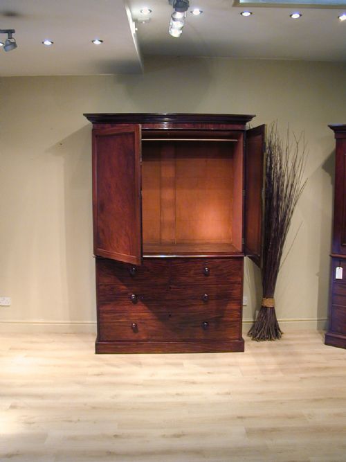 A FINE MAHOGANY LINEN PRESS - ADDITIONAL PHOTO 9